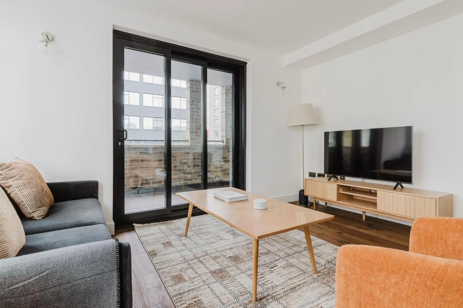 Blueground Whitechapel Balcony Nr Shops Bars Lon-569 Apartment London United Kingdom